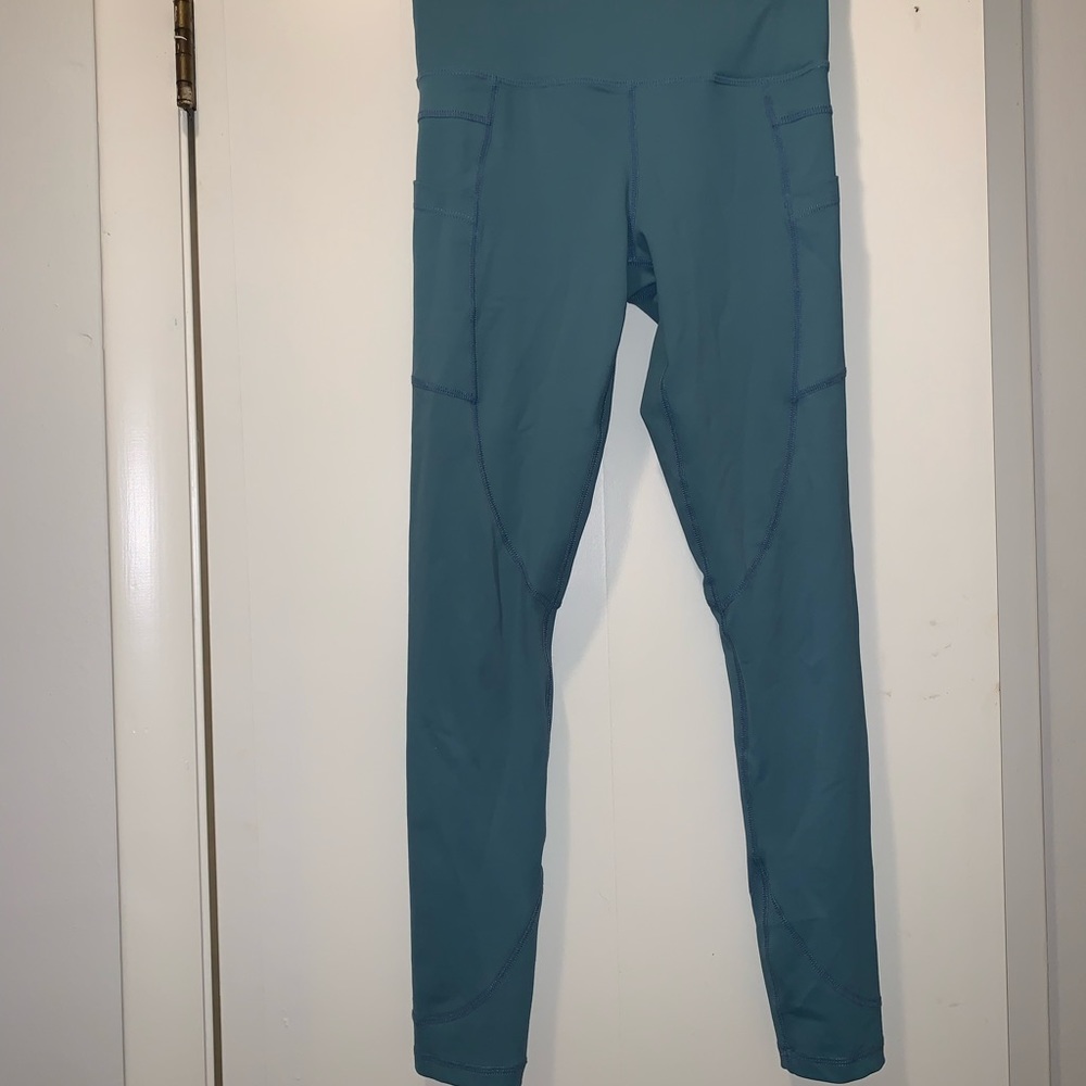 Zyia light blue / teal light n tight 7/8 leggings with pockets